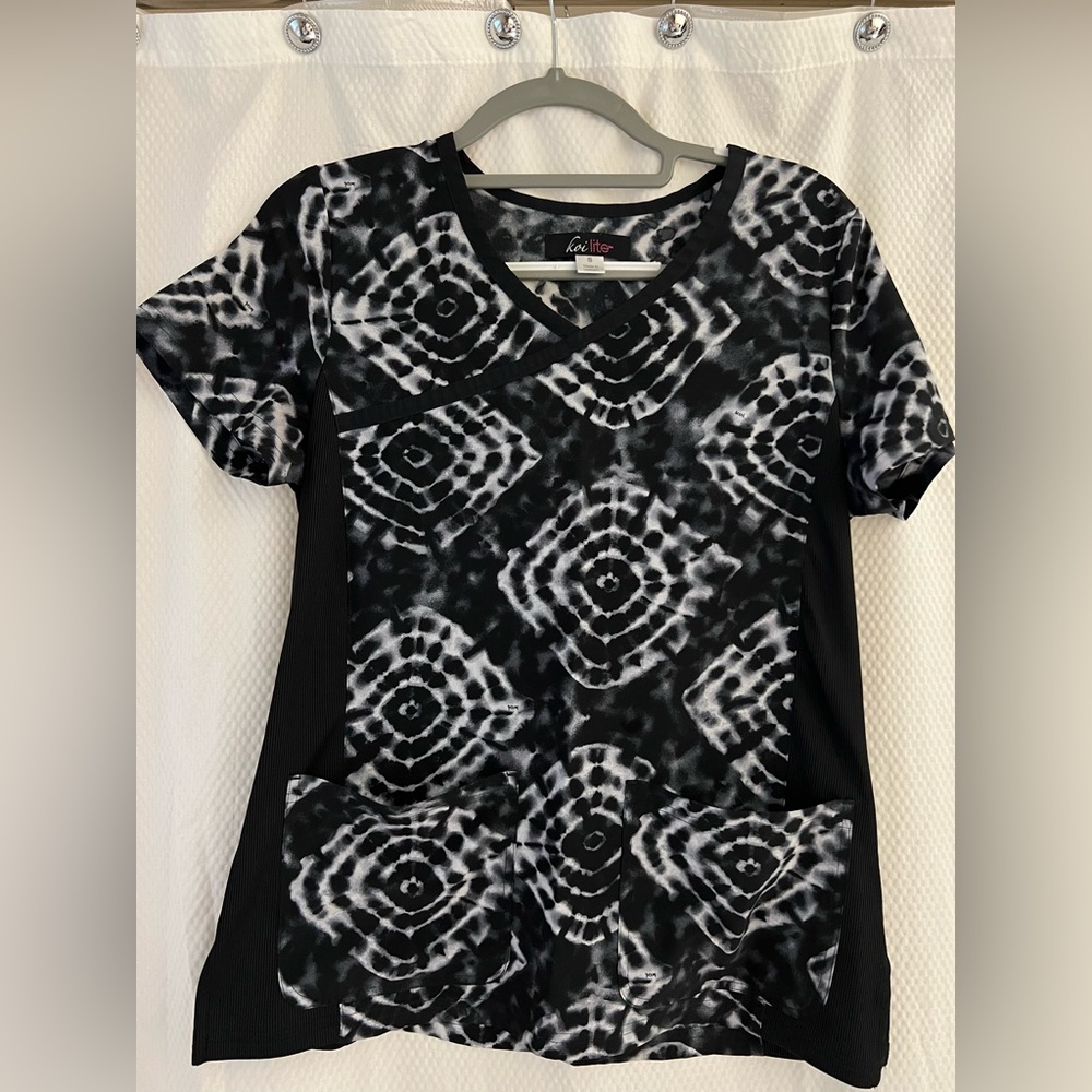 KOI lite black tie dye scrub top xsmall